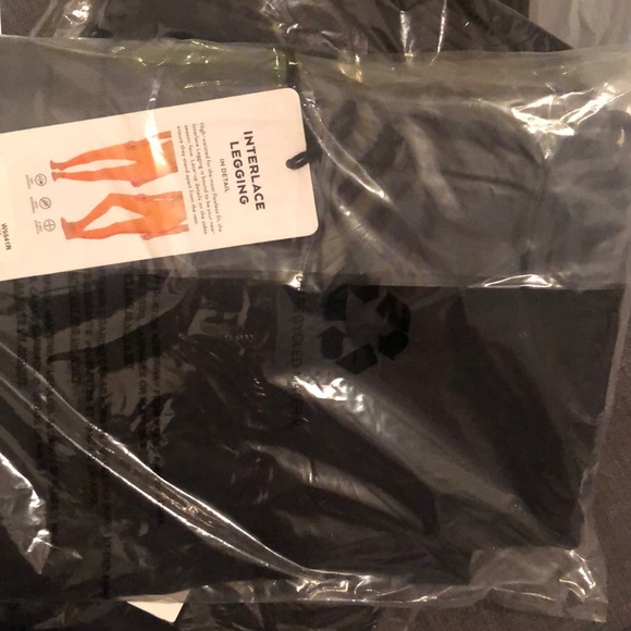 NWT Alo Yoga Interlace Leggings In black - Picture 3 of 3